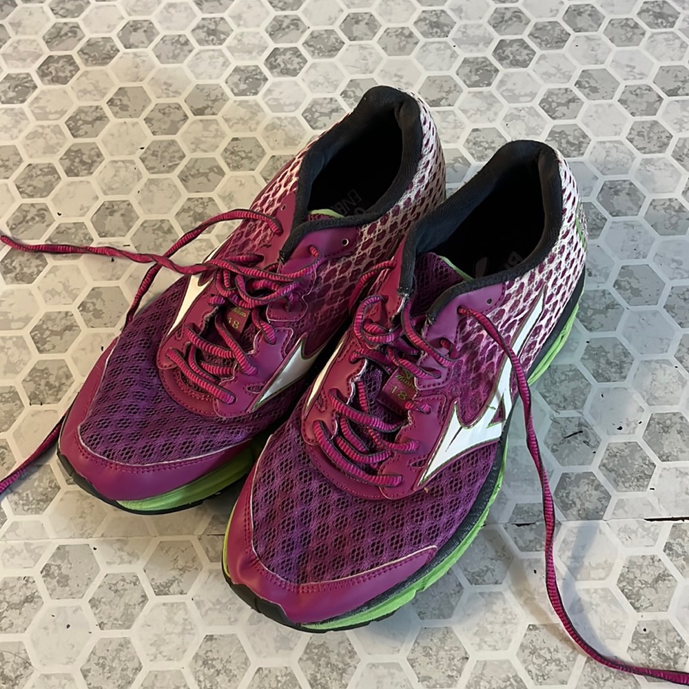 Brooks Sz 8 Purple Green Tie Up Tennis Athletic Shoes